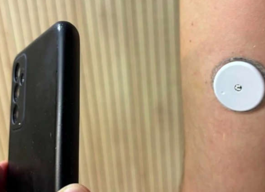 Outra situação controversa envolvendo o Enem aconteceu quando um adolescente com diabetes foi eliminado do exame após o sensor de glicemia disparar durante a prova.  No dia 5/11 o Instituto Nacional de Estudos e Pesquisas Educacionais Anísio Teixeira (Inep) comentou sobre o caso.  Reprodução: Flipar