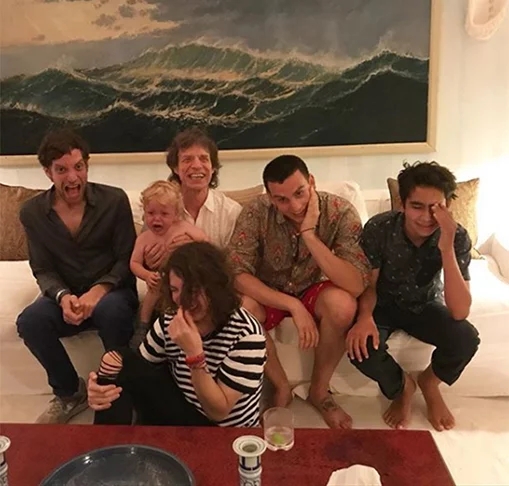 Mick Jagger - O cantor britânico, vocalista dos Rolling Stones, tem 8 filhos, com cinco mulheres. Um deles, Lucas, com a modelo e apresentadora brasileira Luciana Gimenez.  Jagger foi casado duas vezes.  Reprodução: Flipar