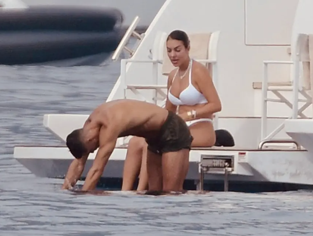 Cristiano Ronaldo e Georgina em momento íntimo MEGA