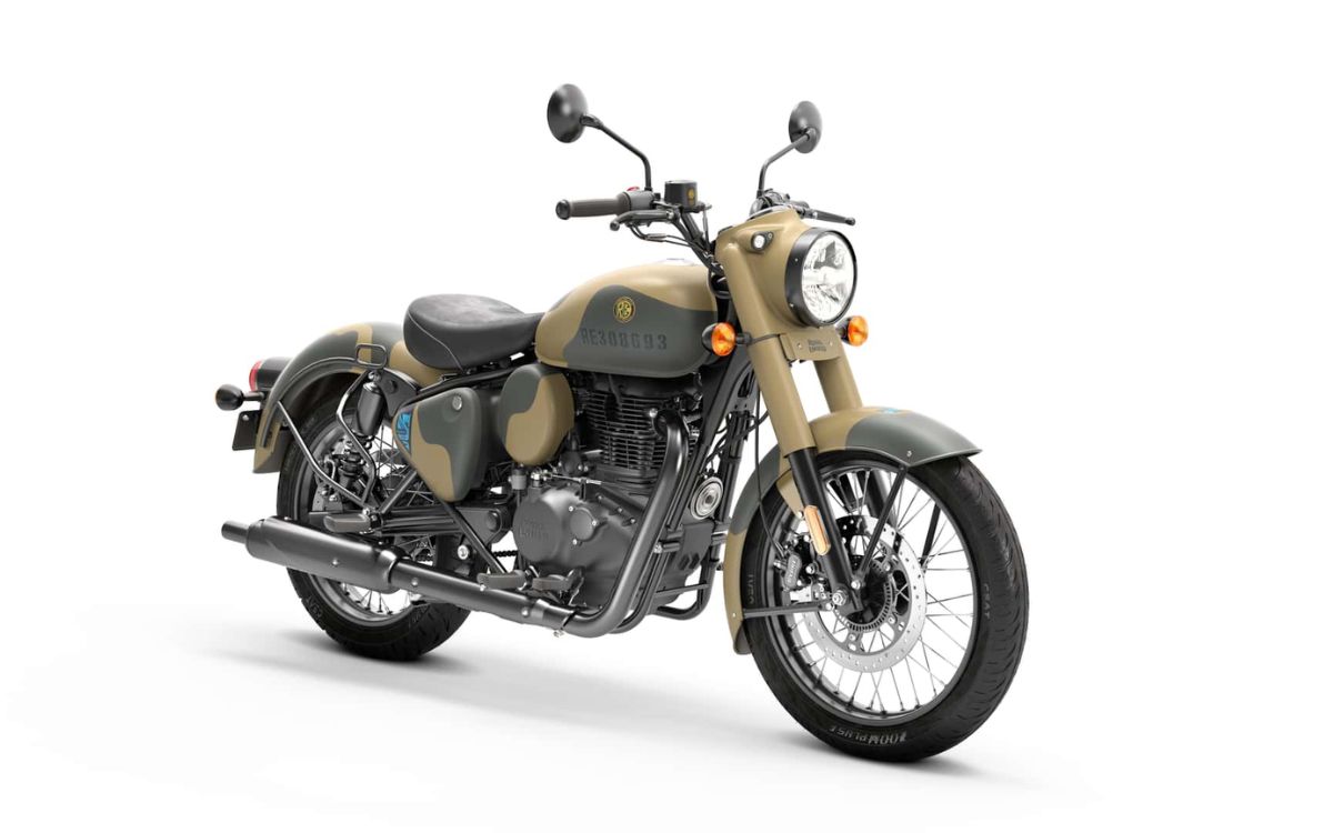 Classic 350 na versão Commando Sand. Foto: Divulgação/Royal Enfield