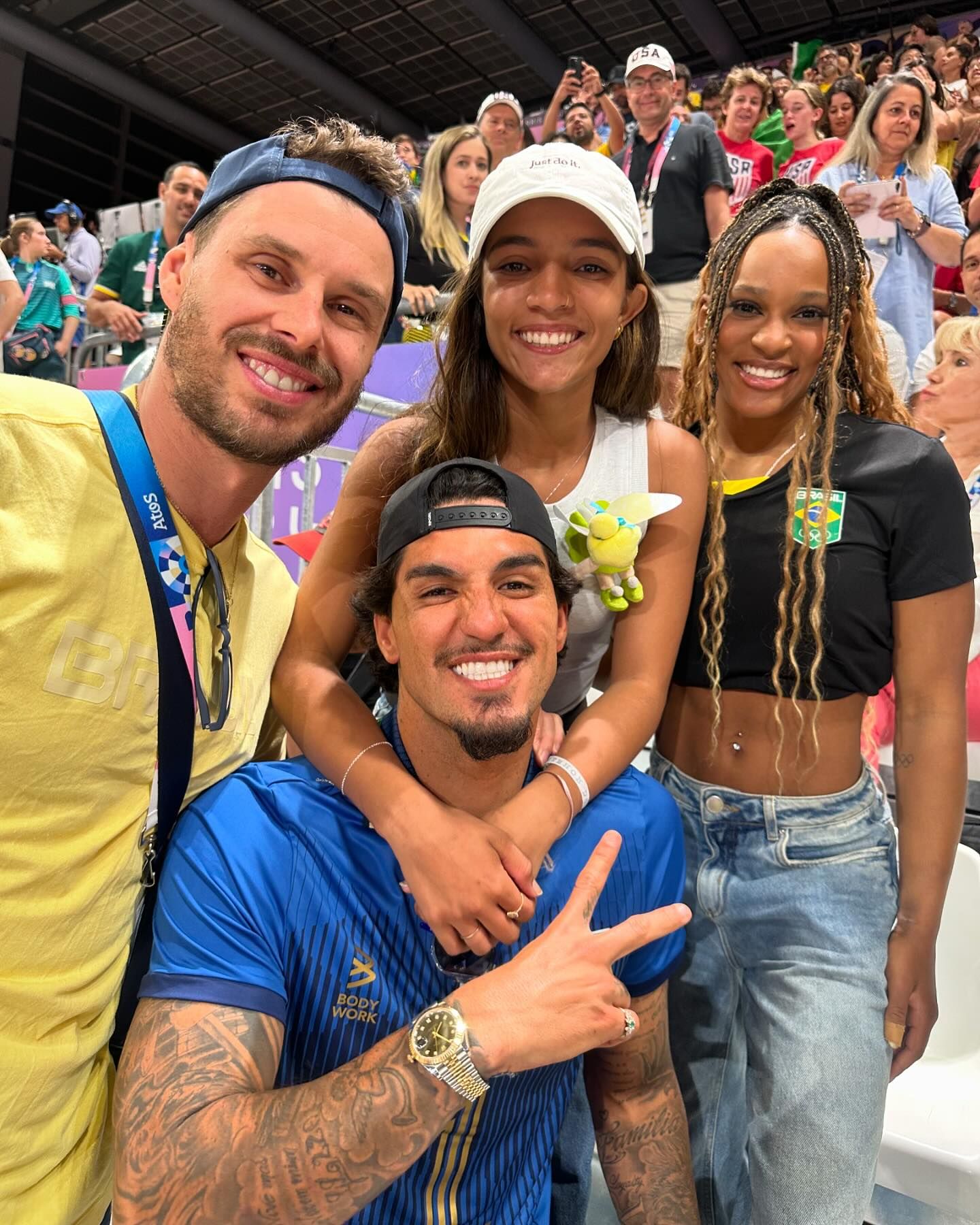 Gabriel Medina com Rayssa Leal, Rebeca Andrade e Bruninho em Paris Reprodução/Instagram