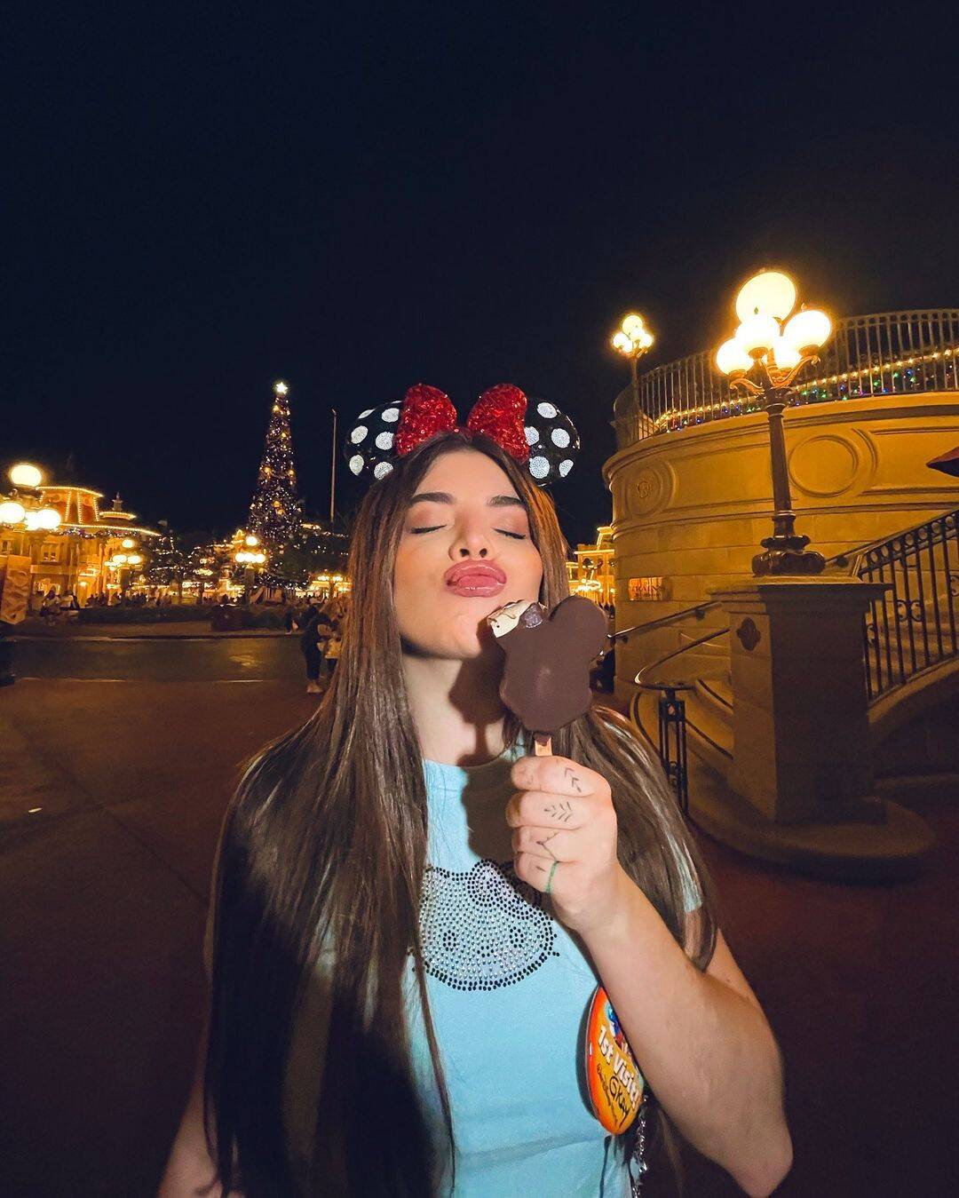 GKay na Disney pela primeira vez. Foto: Reprodução/Instagram