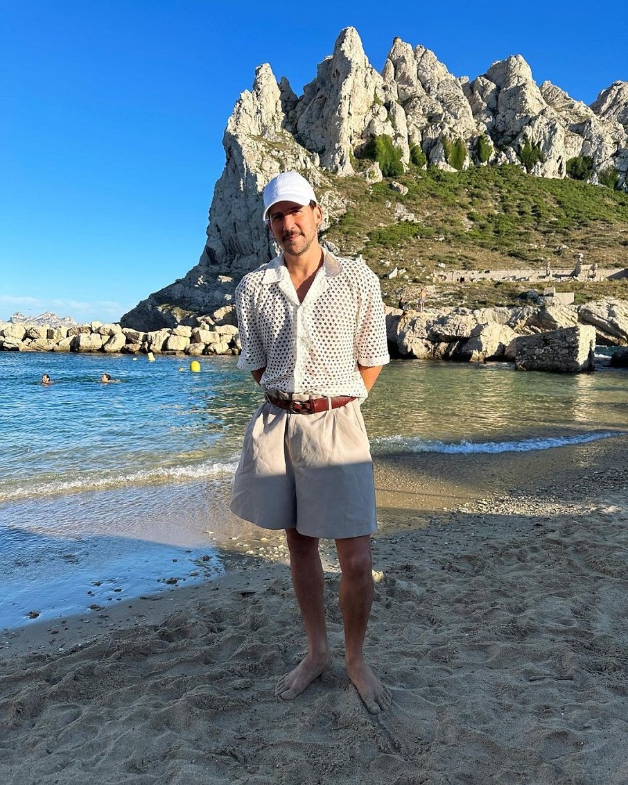 O influenciador Caio Braz nos Calanques de Marseille. Foto: Reprodução/Instagram 01.08.2023