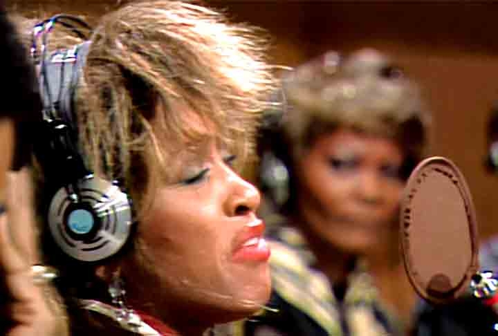 Na época do lançamento, foi o single mais vendido da história – 7 millhões de cópias só nos EUA –, tendo arrecadado mais de U$ 60 milhões. Reprodução: Flipar