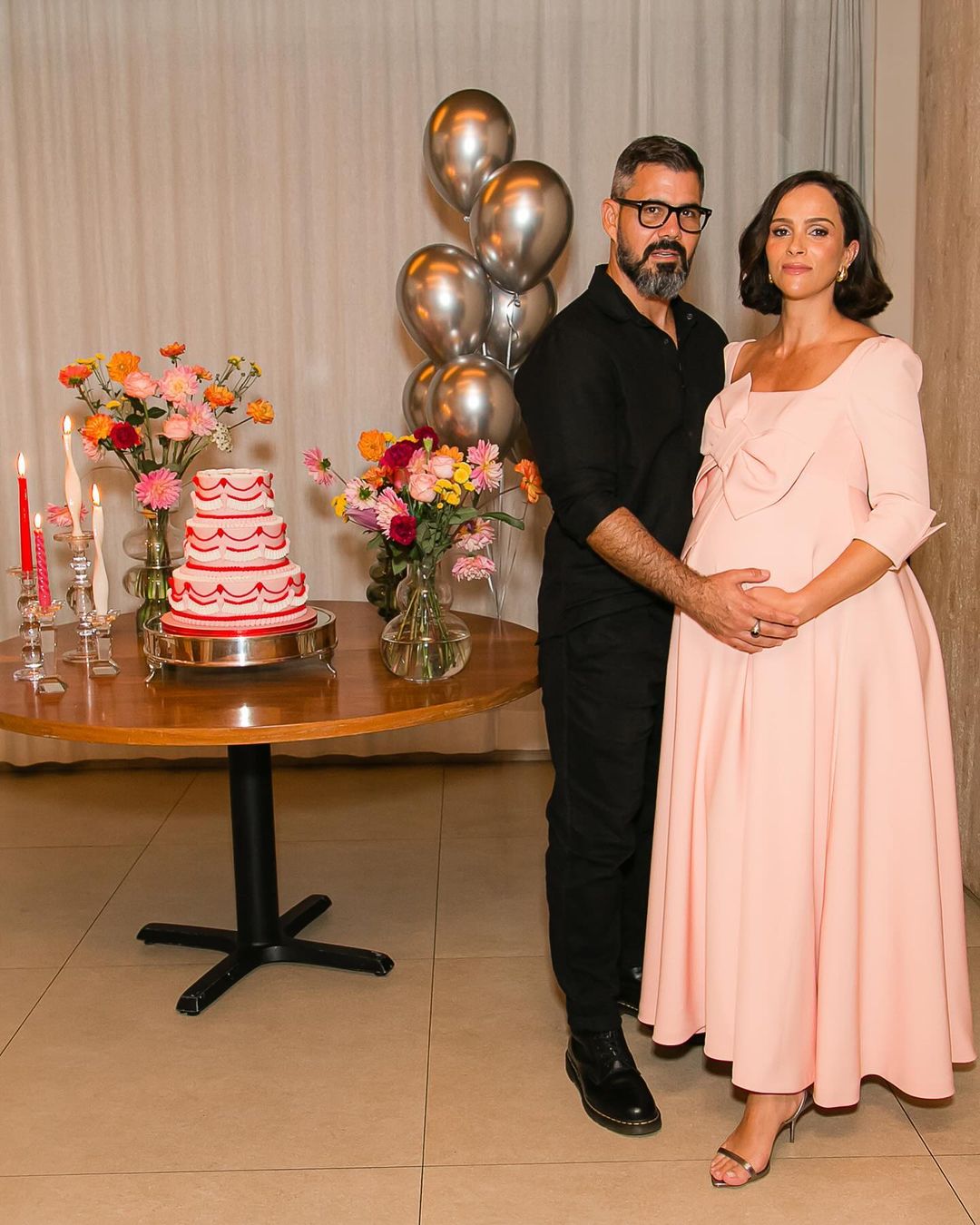 Letícia Cazarré e marido, Juliano Cazarré, em aniversário de 40 anos Reprodução/Instagram - 06.02.2024