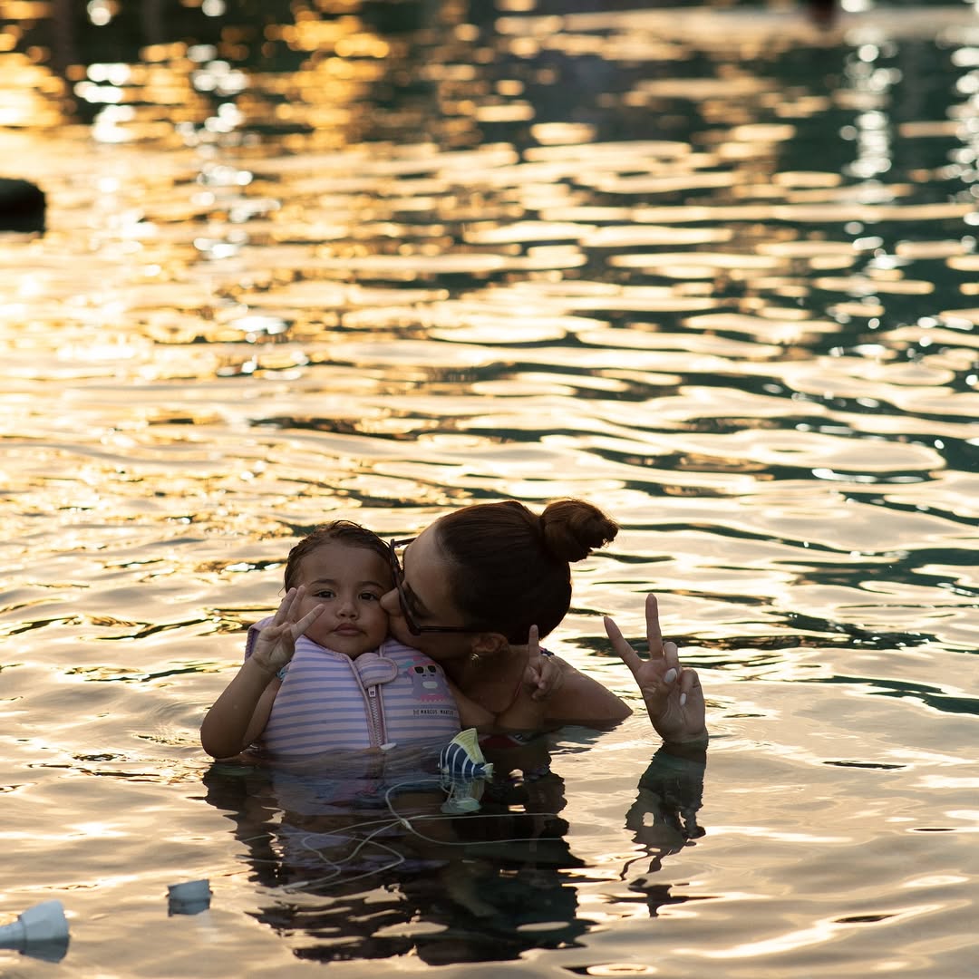 Bruna Biancardi nadando com Mavie. Foto: Reprodução/ Instagram @brunabiancardi