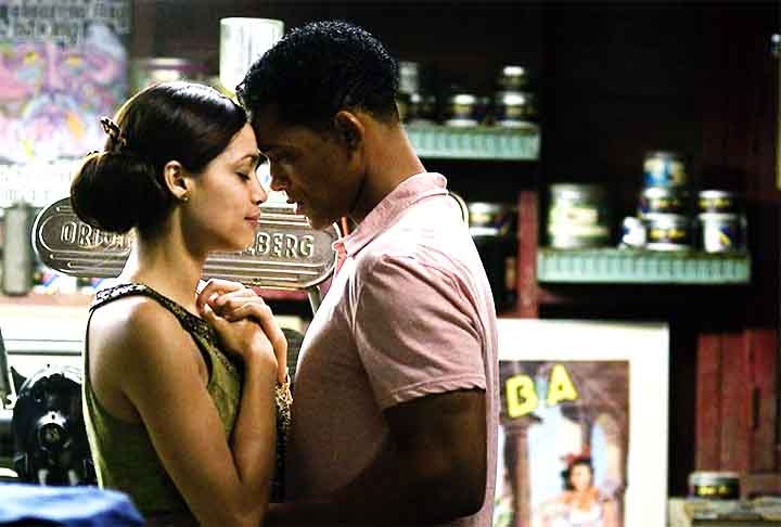 Sete Vidas (2008): dirigido por Gabriele Muccino, é um drama que segue Ben Thomas (Will Smith), um agente fiscal que, após uma tragédia pessoal, decide mudar a vida de sete pessoas para compensar seus próprios erros e encontrar redenção. A história revela gradualmente o motivo por trás das ações de Ben e as conexões emocionais que ele estabelece com as pessoas que ajuda. Reprodução: Flipar