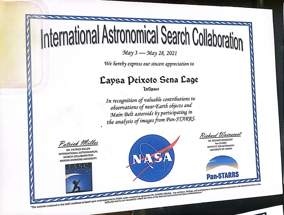 Divulgação / Defesa de Laysa Peixoto Certificado do International Astronomical Search Collaboration (IASC) reconhecendo Laysa Peixoto Sena Lage por sua contribuição em observações de asteroides e análise de imagens do Pan-STARRS.
Divulgação / Defesa de Laysa Peixoto