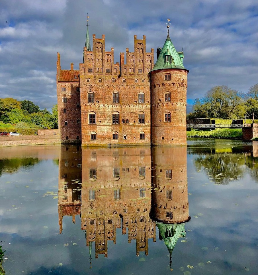 O Castelo de Egeskov da Dinamarca. Foto: Reprodução/Instagram 04.04.2023