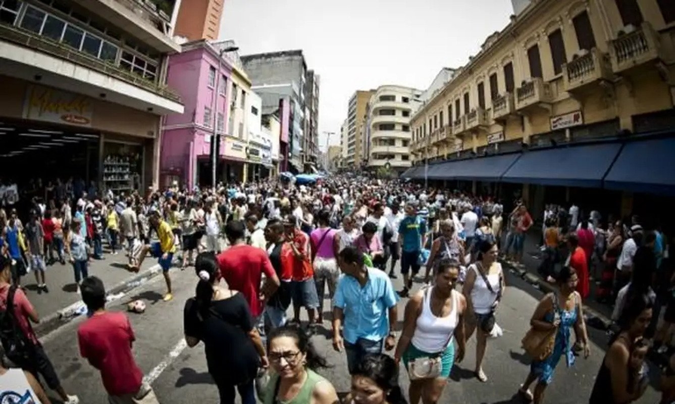 O Brasil tem mais de 155 milhões de cidadãos aptos a votar, sendo 52,4% de mulheres e 47,5% de homens. O voto no Brasil é obrigatório para maiores de 18 anos.
 Reprodução: Flipar