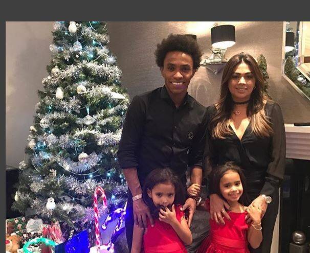 Meia da seleção brasileira e do Chelsea, Willian posou ao lado da família. Foto: Reprodução/Instagram