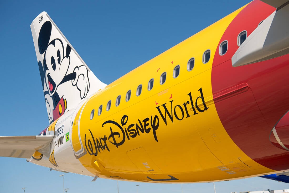 Fotos do avião do Mickey Mouse, que vai sobrevoar o Brasil. Foto: Divulgação/Azul Linhas Aéreas e Walt Disney World