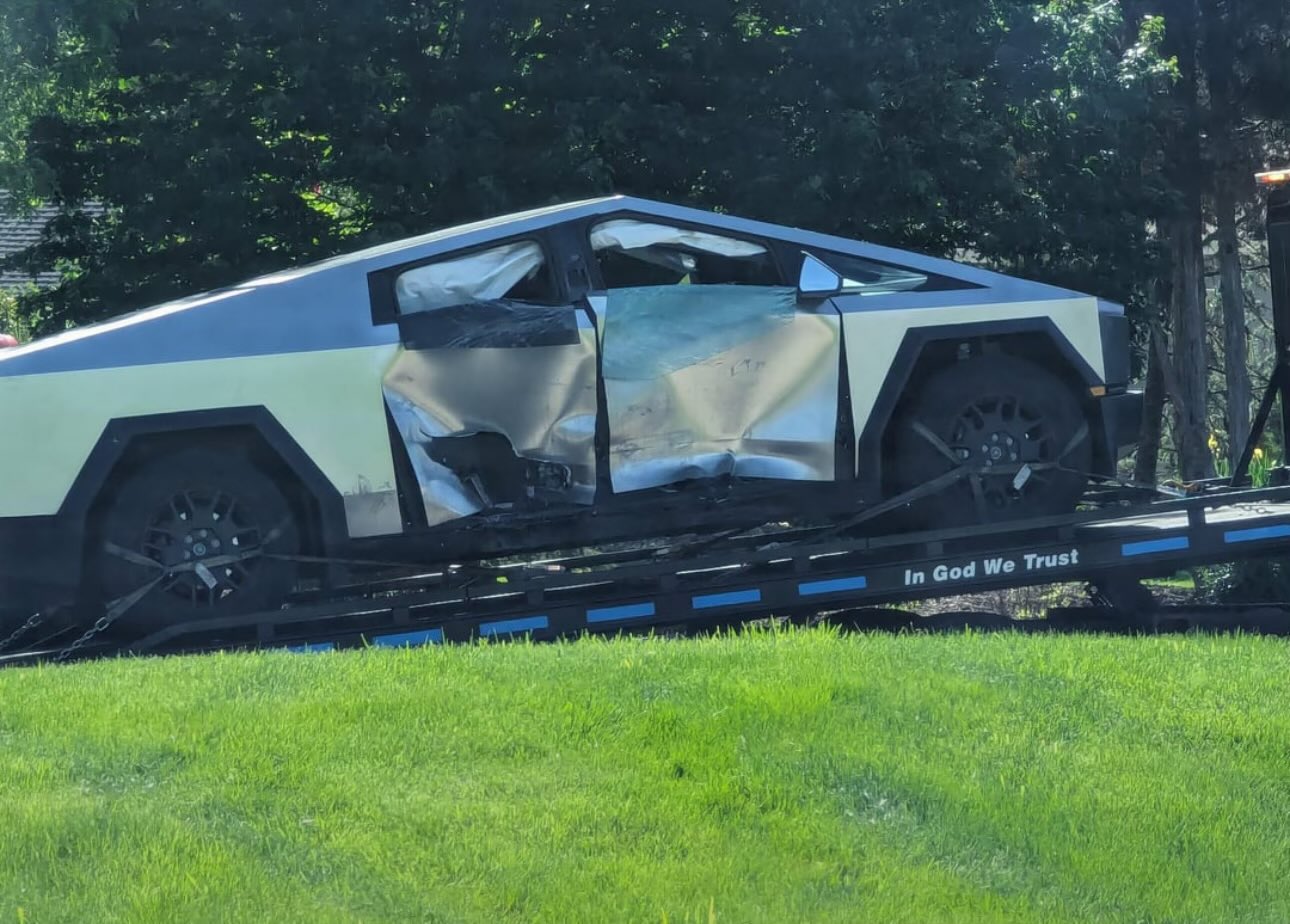 Tesla Cybertruck batido Reprodução/Greggertruck