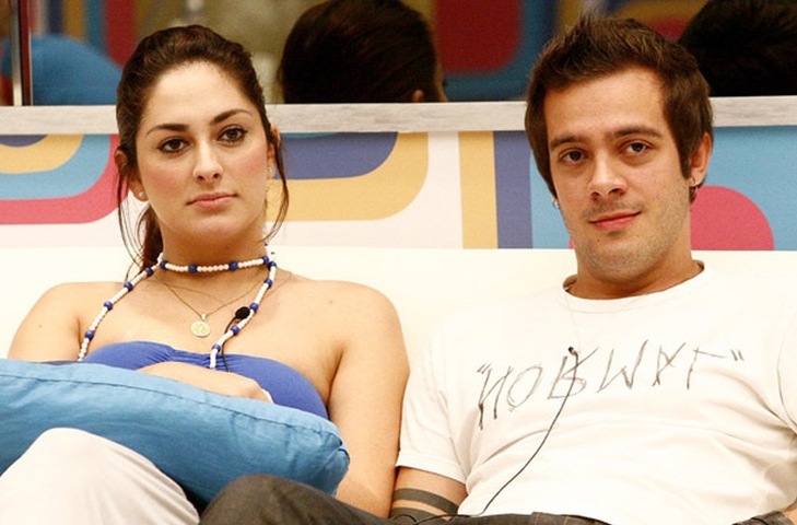 Max Porto, que ficou com o prêmio, e Francine Piaia, que terminou em terceiro lugar, tiveram um romance no BBB9. Eles também se envolveram fora da casa, mas por pouco tempo. Ela, atualmente, se dedica ao conteúdo adulto e participou do Power Couple, enquanto ele trabalha com obras plásticas. Reprodução: Flipar