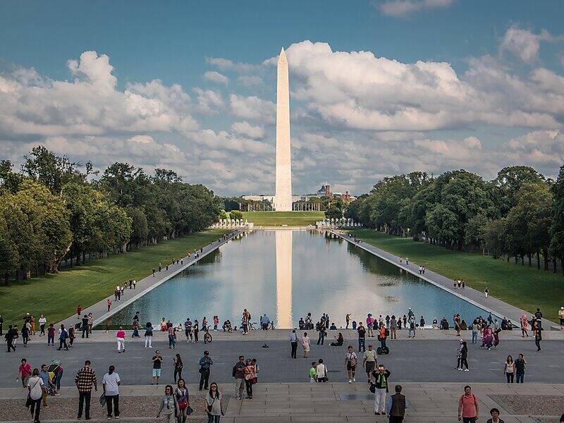Além da torre de 169 metros de altura, também chama atenção o Espelho D'água na ala oeste do monumento. Foto: filmtourismus/Andrea David
