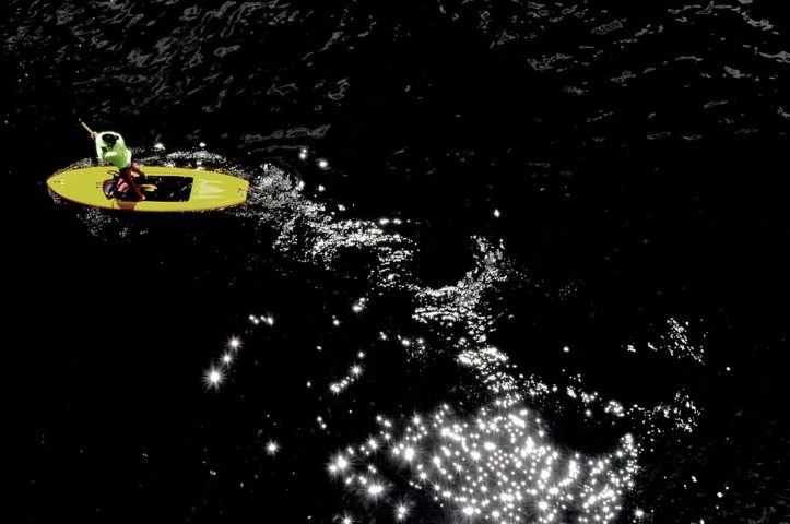 O Lago Paranoá é um lago artificial localizado na cidade de Brasília, no Distrito Federal. O lugar costuma ser muito frequentado por moradores da cidade e é repleto de atividades como canoagem, iatismo, natação e remo.