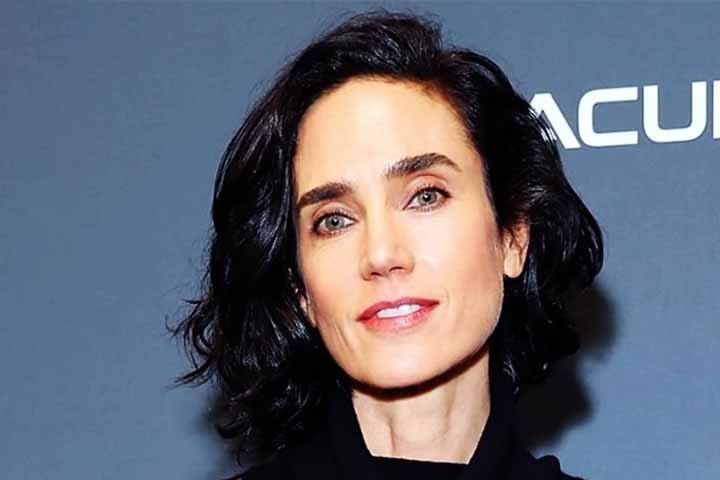 Jennifer Connelly - A atriz de filmes como “Uma Mente Brilhante” e “Top Gun: Maverick” apresenta uma forma sutil e bastante charmosa de heterocromia central — em que cada íris tem mais de uma tonalidade.  Reprodução: Flipar