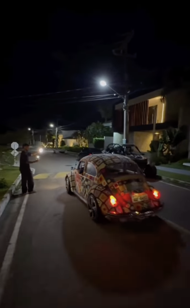 Michele exibe fusca em condominio de luxo onde mora. Foto: Reprodução/redes sociais