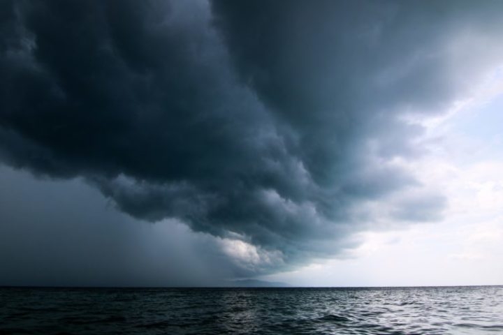 Uma tormenta, por sua vez, é uma forma mais agressiva de tempestade que ocorre principalmente nos mares. Reprodução: Flipar