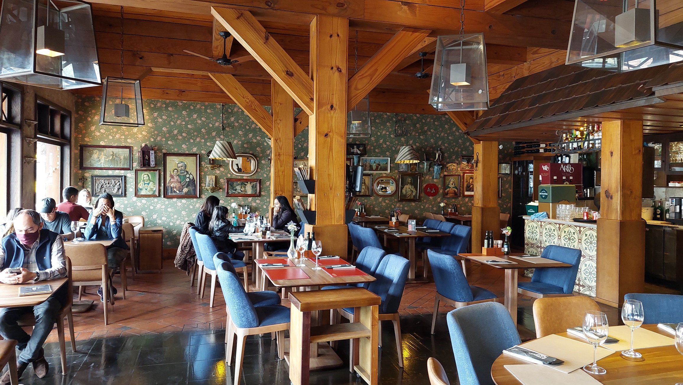 Interior do restaurante Di Pietro, em Gramado (RS). Foto: Dimítria Coutinho/Portal iG