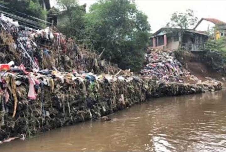 Rio Citarum - A extensão desse rio é de 320 km, passando pela Índonésia, nascendo no Monte Wayang e com a foz no Mar de Java.  Reprodução: Flipar