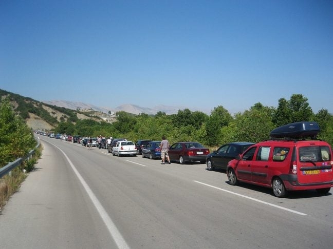 O ponto de travessia mais movimentado é Kakavia, que liga Ioannina (Grécia) a Gjirokastër (Albânia). Reprodução: Flipar