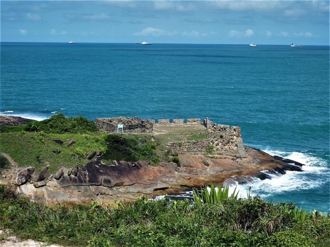 Durante o período colonial, o estado se tornou um importante centro econômico devido à produção de açúcar, o que atraiu a atenção de potências estrangeiras, como os holandeses, que invadiram e ocuparam a região entre 1630 e 1654.  Reprodução: Flipar