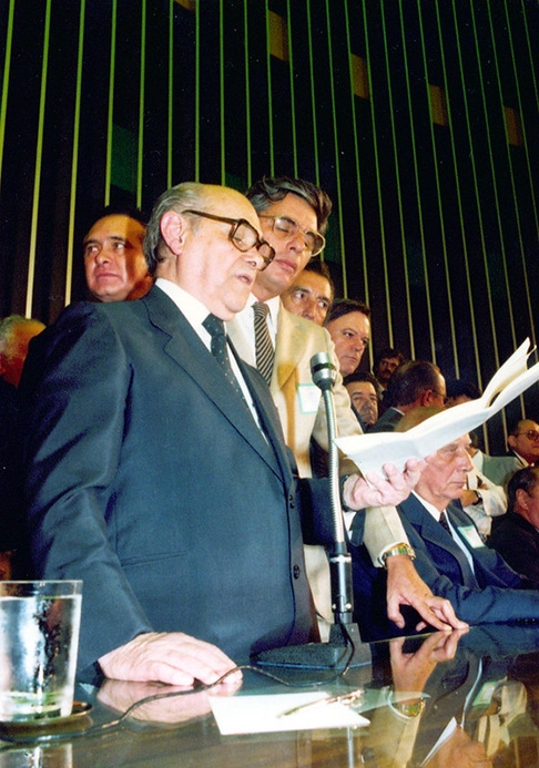 Tancredo Neves entrou para a história como o presidente eleito que não foi empossado. Relembre a carreira profissional e política, além da vida pessoa, desse homem que marcou a história do Brasil. 
