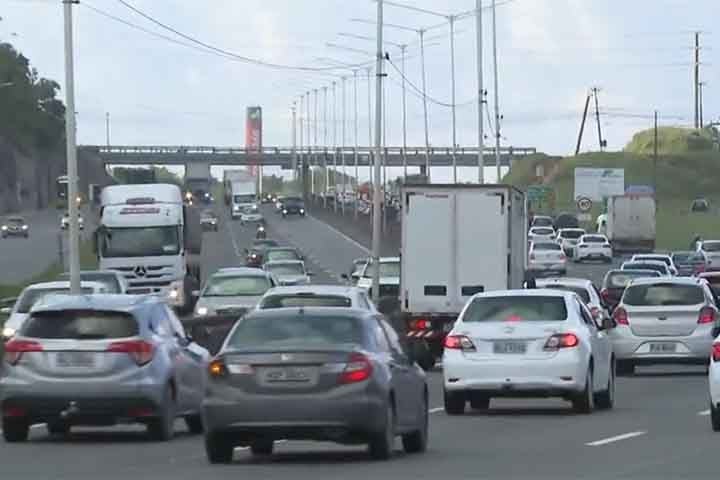 Segundo a pesquisa, 72% dos motoristas e pedestres envolvidos em brigas de trânsito usam palavrões e xingamentos. Idiota e imbecil são exemplos destacados no linguajar ofensivo. Reprodução: Flipar