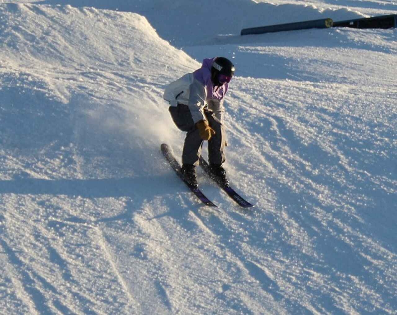 Mt. Hood, Oregon - Esportes: Esqui, snowboarding, escalada. - Descrição: O Monte Hood é conhecido por suas excelentes condições de esqui durante quase todo o ano e pela oportunidade de escalar até o cume - Melhor época: Inverno (dezembro-março) para esqui, primavera/verão (maio-julho) para escalada Reprodução: Flipar