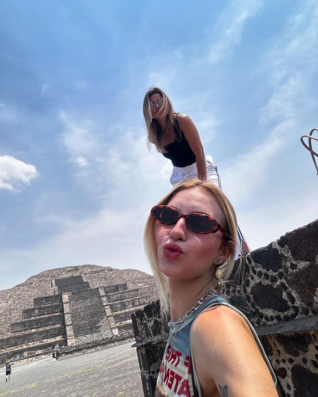 Fernanda Schneider em visita ao México. Foto: Reprodução/Arquivo pessoal