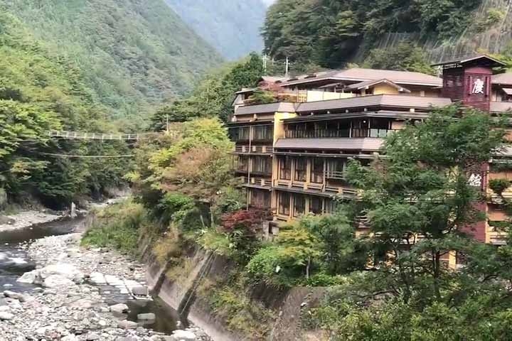 2º lugar: Nishiyama Onsen Keiunkan - Fundado por Fujiwara Mahito em 705 (há 1.319 anos), em Yamanashi, no Japão, é um spa de águas termais. 
 Reprodução: Flipar