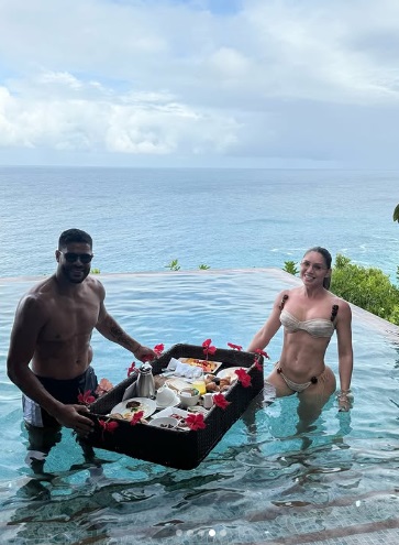 Hulk, atacante do Atlético-MG, está em Seychelles, um arquipélago localizado na costa leste da África. O lugar é conhecido por ter praias paradisíacas e paisagens deslumbrantes. . Foto: Reprodução/Instagram