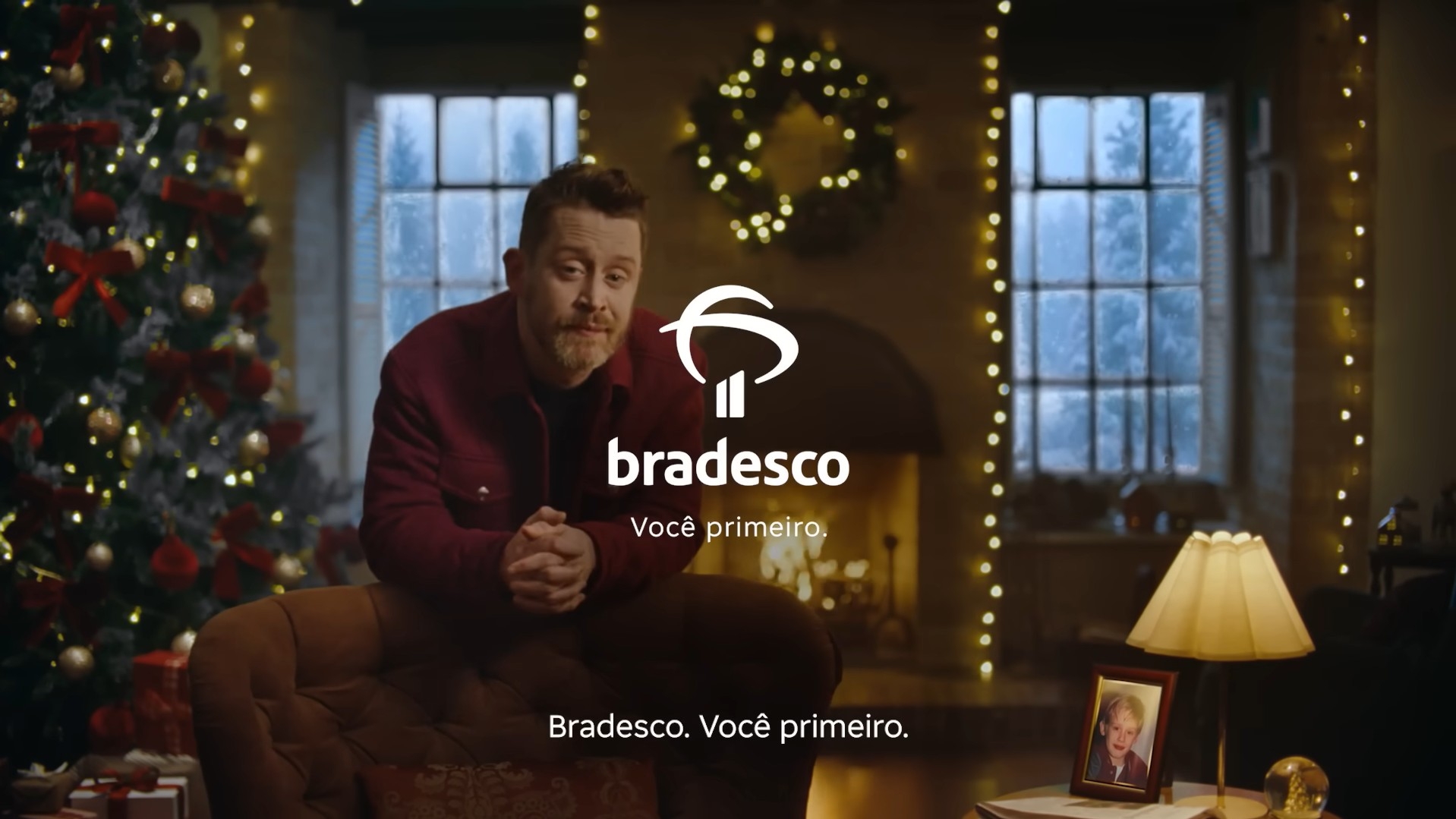 Em 2025, Macaulay estrelou a campanha de Natal “Pra não esquecer em 2026”, do Banco Bradesco.
 Reprodução: Flipar