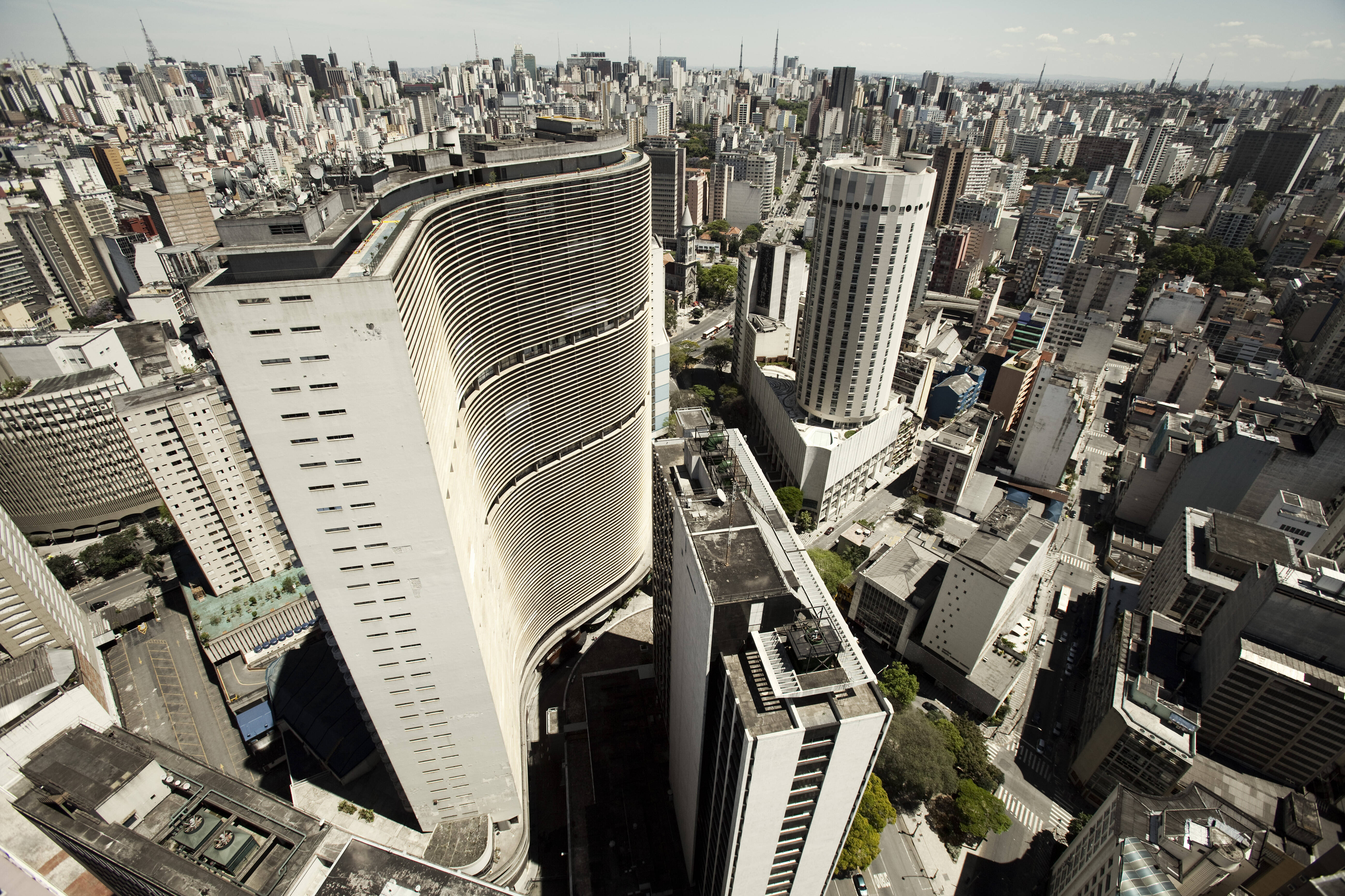 Edifício Copan, com 38 andares, foi projetado pelo arquiteto Oscar Niemeyer