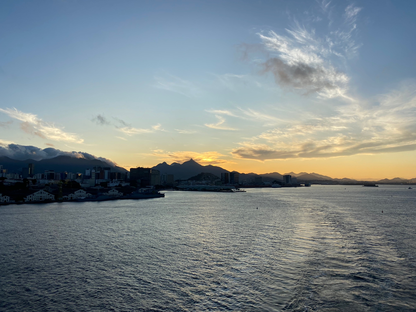 Pôr do sol visto de dentro do navio. Foto: Gabrielle Gonçalves/iG Turismo