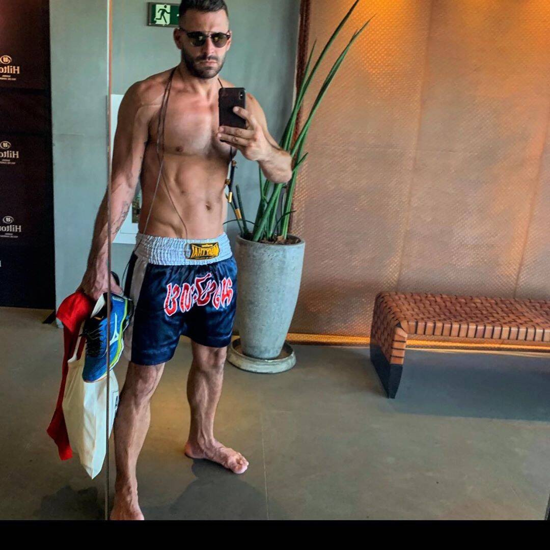 Mais fotos de Henri Castelli com e sem sunga. Foto: Reprodução / Instagram