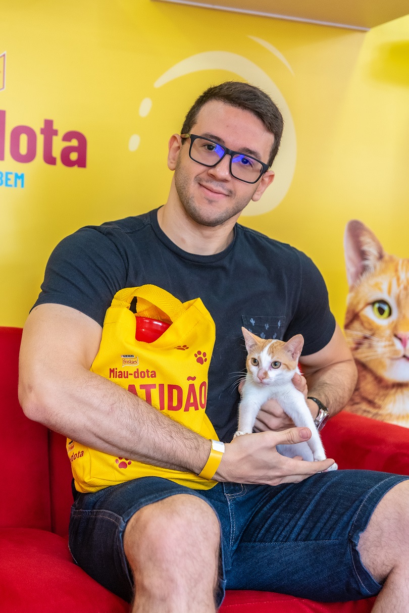 Ao adotar um pet, o tutor ganha um kit exclusivo da marca e presentes para o gatinho. Foto: Divulgação