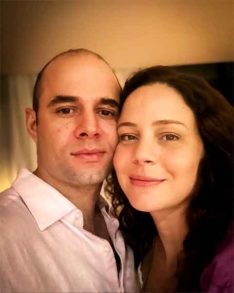 Em 2023, casou-se com o cineasta Guilherme Burgos, com quem tem um filho, Damião, nascido em agosto de 2024.
 Reprodução: Flipar