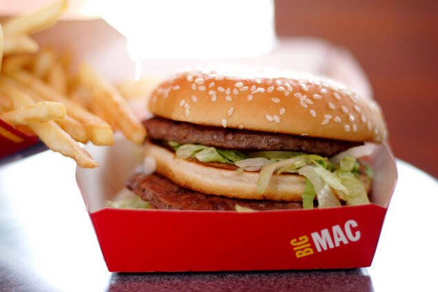 Big Mac: 1 sanduíche = 46 beijos. Foto: Reprodução