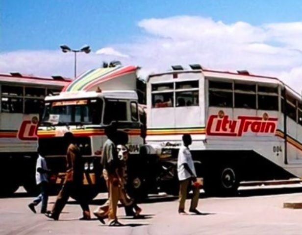 O ônibus enfrentou desafios como infraestrutura inadequada, manutenção cara e necessidade de motoristas especializados, sendo retirado de circulação pouco tempo depois. Reprodução: Flipar