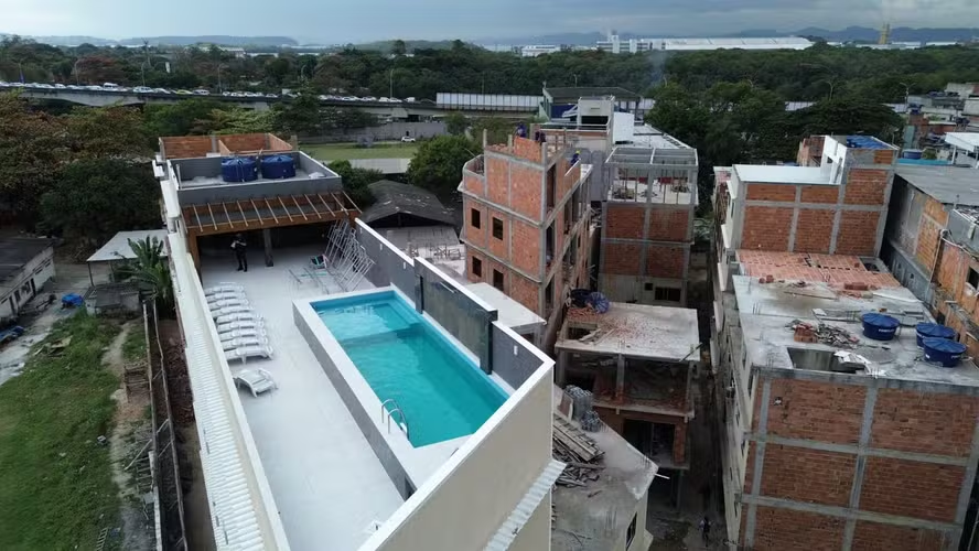 Cobertura com piscina está entre construções que serão demolidas Reprodução/Seop