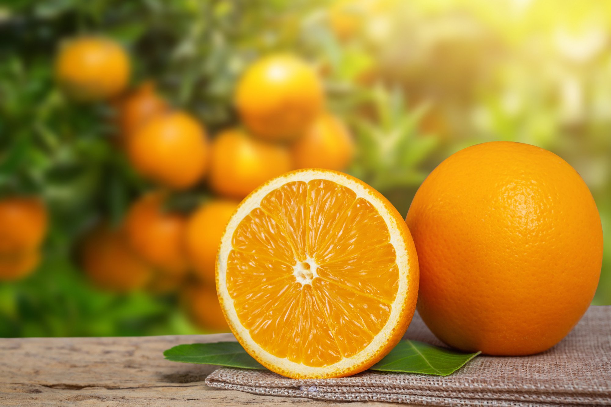 Em terceiro lugar, vem a laranja. É rica em vitamina C, potássio e magnésio. FreePik