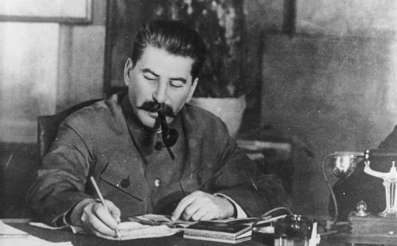 Josef Stalin (1878-1953) - Ditador da União Soviética entre 1922 e 1953, foi responsável pela morte de cerca de 60 milhões de pessoas. Implantou campos de trabalho forçado para onde eram mandados opositores ou qualquer pessoa que se atrevesse a falar mal do governo. 