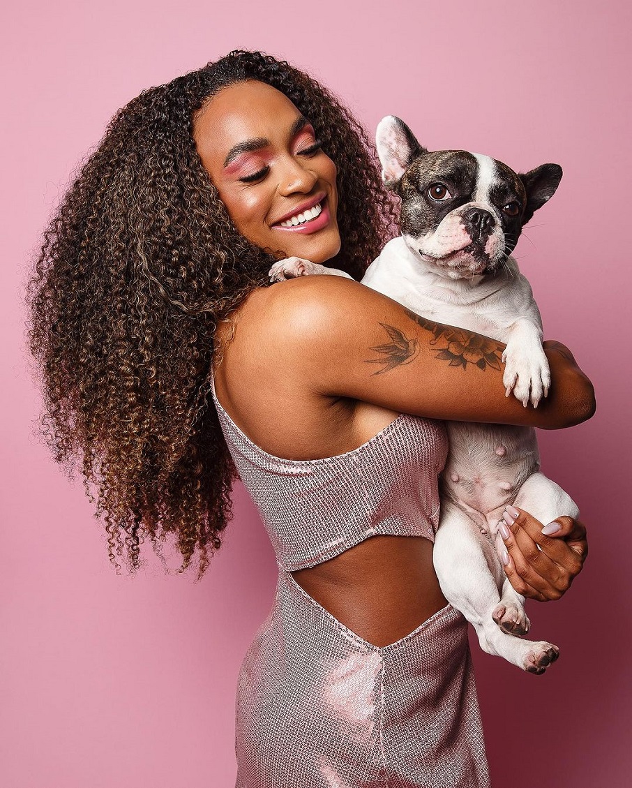 Patrícia Ramos e a pug Zoe. Foto: Reprodução/Instagram 10.08.2023