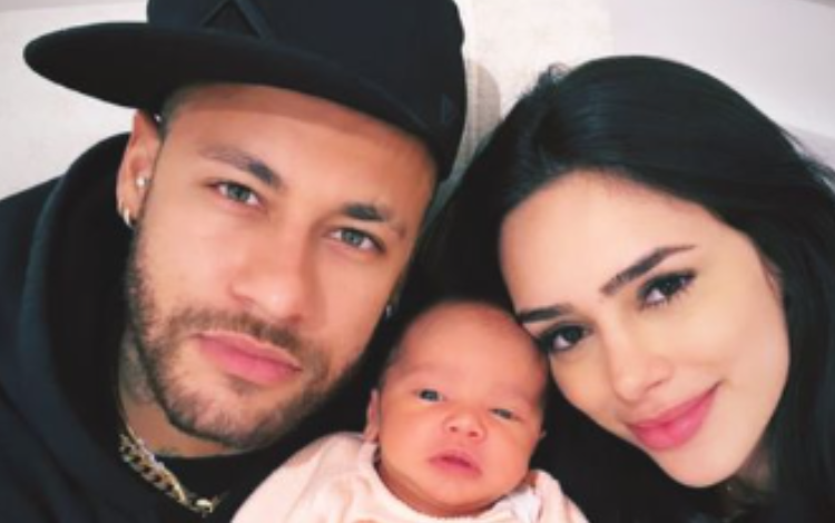 Neymar posta foto com Mavie e Bruna Biancardi . Foto: Reprodução/ Instagram