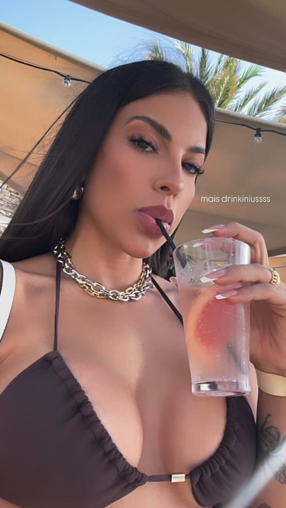 Maju Mazalli toma drinks Reprodução Instagram - 8.10.2024