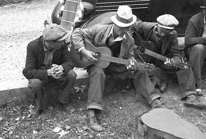 É famosa por suas raízes no country clássico e seu impacto no desenvolvimento da música nos Apalaches, cadeia montanhosa que vai do Canadá até o sul dos Estados Unidos, abrangendo West Virginia, Virginia e Tennessee.  Reprodução: Flipar