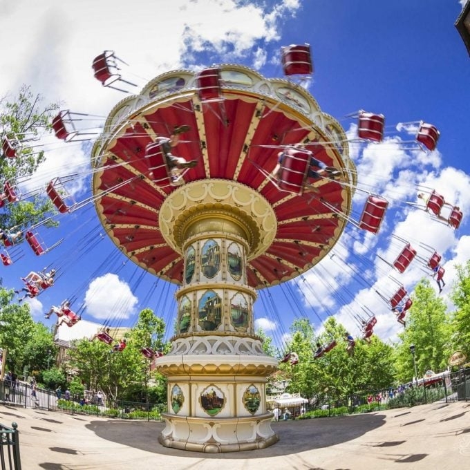 14°) Silver Dollar City (Missouri, Estados Unidos): O parque é famoso por oferecer uma experiência imersiva no Velho Oeste, com apresentações temáticas ao vivo.