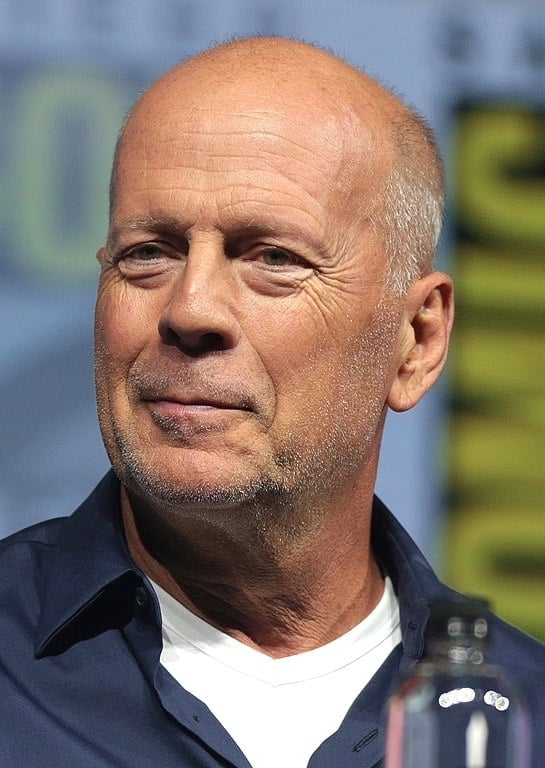 Nascido na Alemanha, em 1955, Bruce Willis se tornou um consagrado ator e produtor ao longo de mais de 40 anos de carreira.